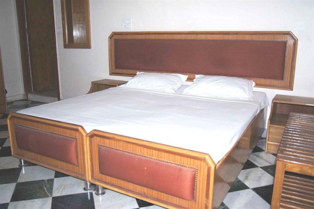 Hotel Westend Holiday Home 5 Mint From Nizamuddin Railway Station New Delhi Extérieur photo